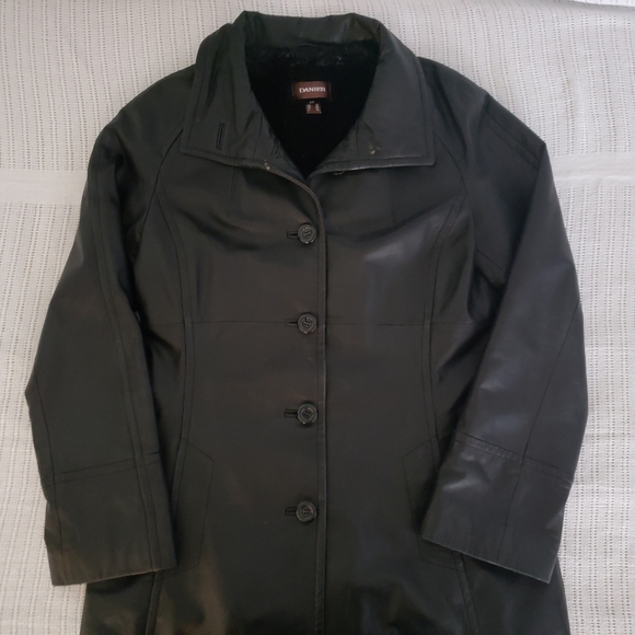 Danier ladies button down leather jacket sml - Picture 2 of 3